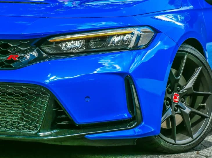 Conheça cinco marcas que fabricam carros e motos