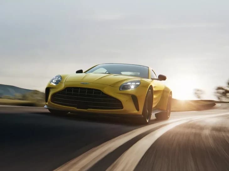 Aston Martin lança modelo mais potente em 74 anos