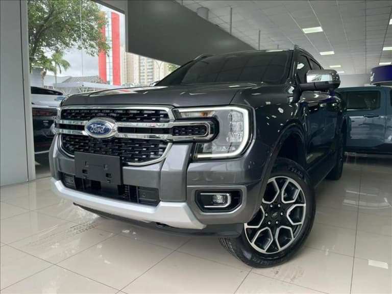Após recorde, Ranger sofre pressão da rival S10 e vê líder Hilux disparar