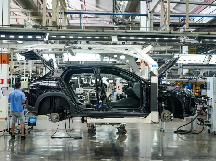 Fábrica da Volkswagen em Taubaté completa 50 anos