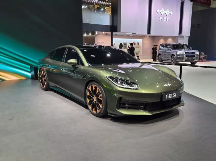 Marca da BYD apresenta rival do Porsche Taycan