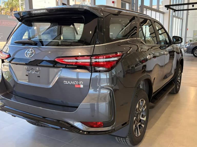 Toyota SW4 tem descontos acima de R$ 80 mil para encarar Commander, Tiggo 9 e H9