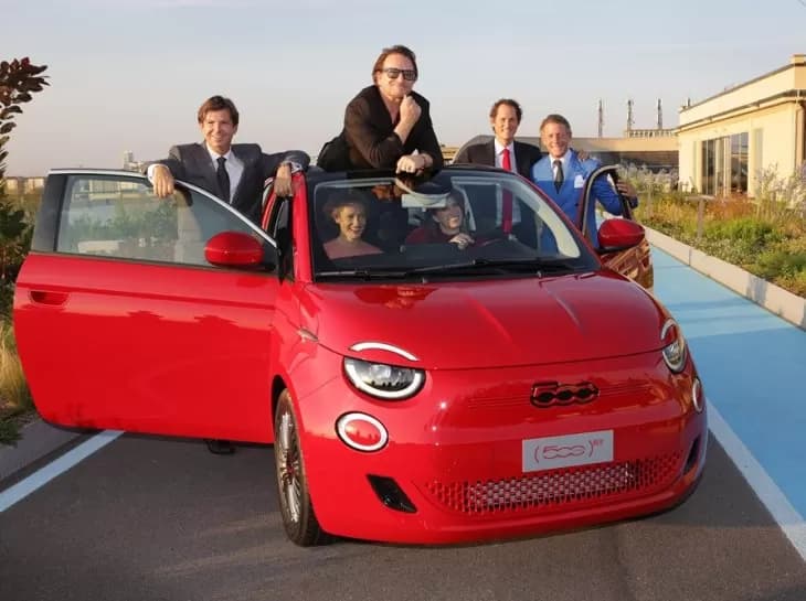 Fiat 500 elétrico tem versão em parceria com Bono