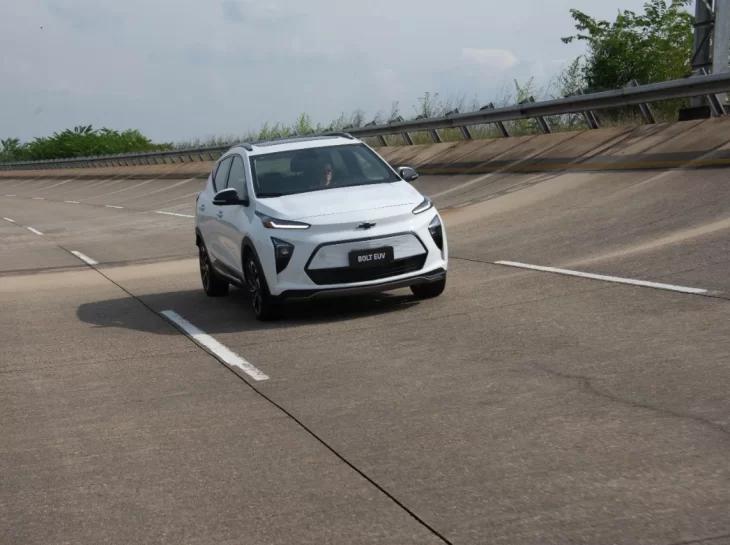 Chevrolet Bolt EUV percorre 901,8 km com uma carga
