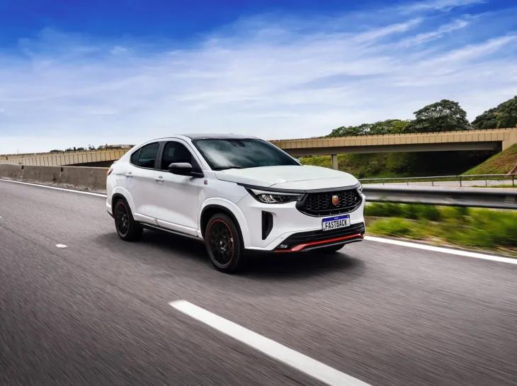 Fiat Fastback Abarth 2025 tem bônus de R$ 25 mil