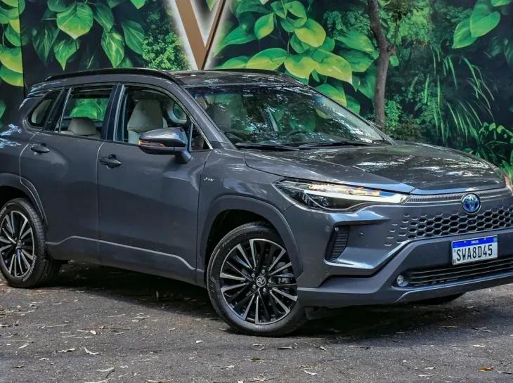 Corolla e Corolla Cross têm forte queda nas vendas
