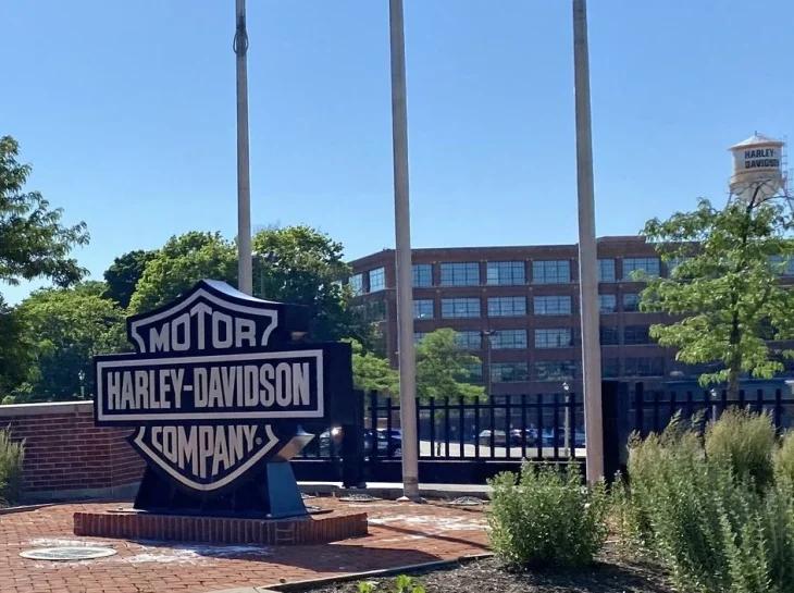 Pizza, bolinhas de golfe e Harley-Davidson