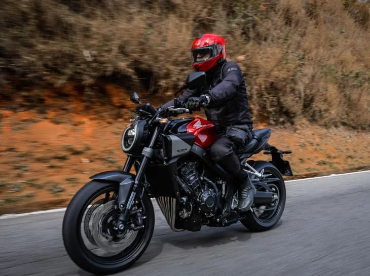 Honda CB 650R com câmbio eletrônico: vale a pena?