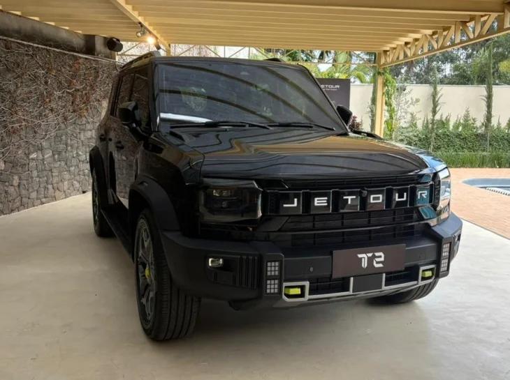 Jetour ataca com três SUVs híbridos no Brasil