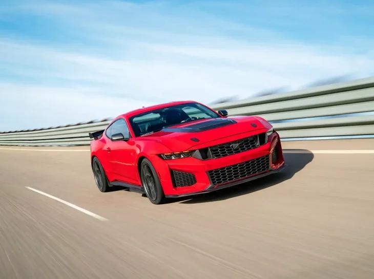 Absurdo! Ford Mustang Dark Horse SC é revelado