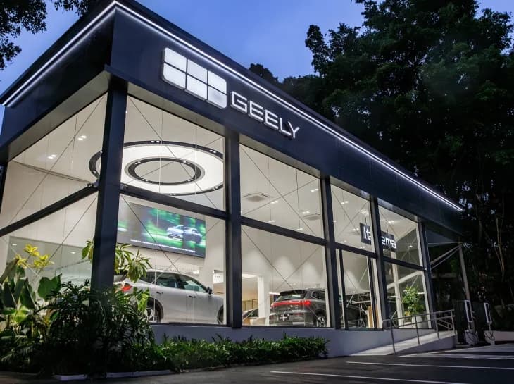 Geely inaugura concessionária de referência