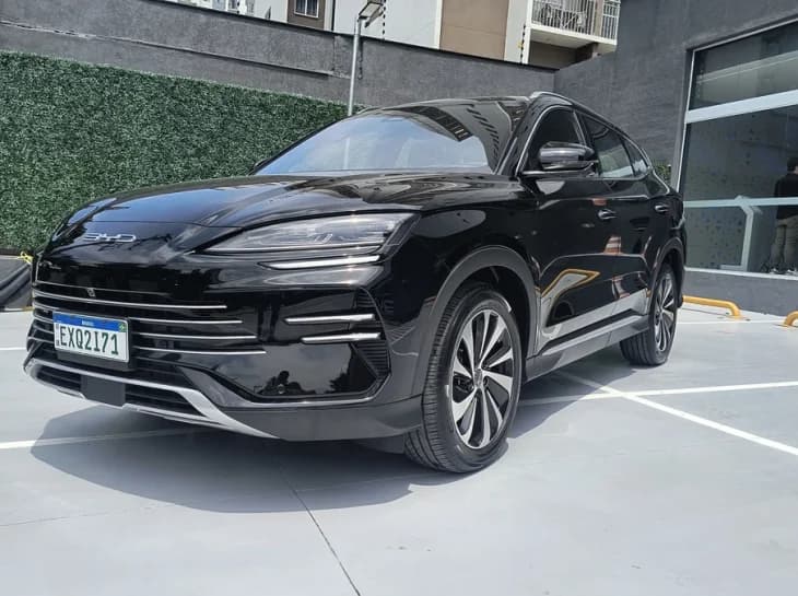 BYD lança Atto 8 e Song Plus 2027