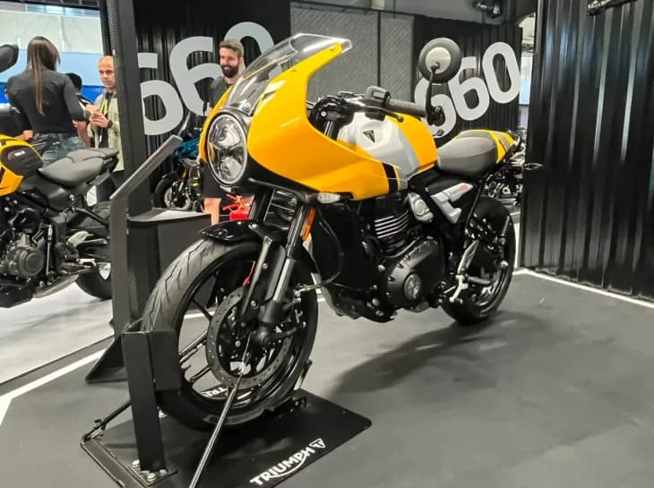 Triumph lança nova família 400 em Interlagos