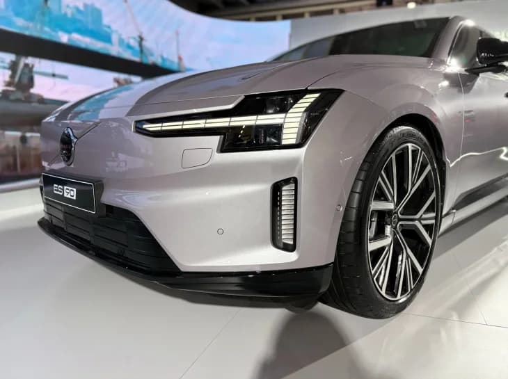Volvo ES90 é lançado e tem 524 km de autonomia