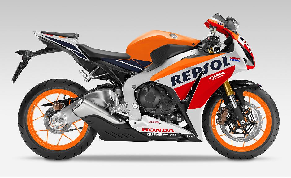 Folha de S.Paulo - Classificados - Veículos - Honda Fireblade 2013 pode ser  pintada nas cores da moto de corrida da marca - 01/07/2013