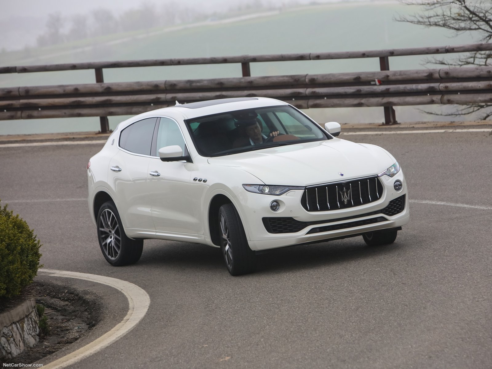 Maserati Levante 2017 1600 18