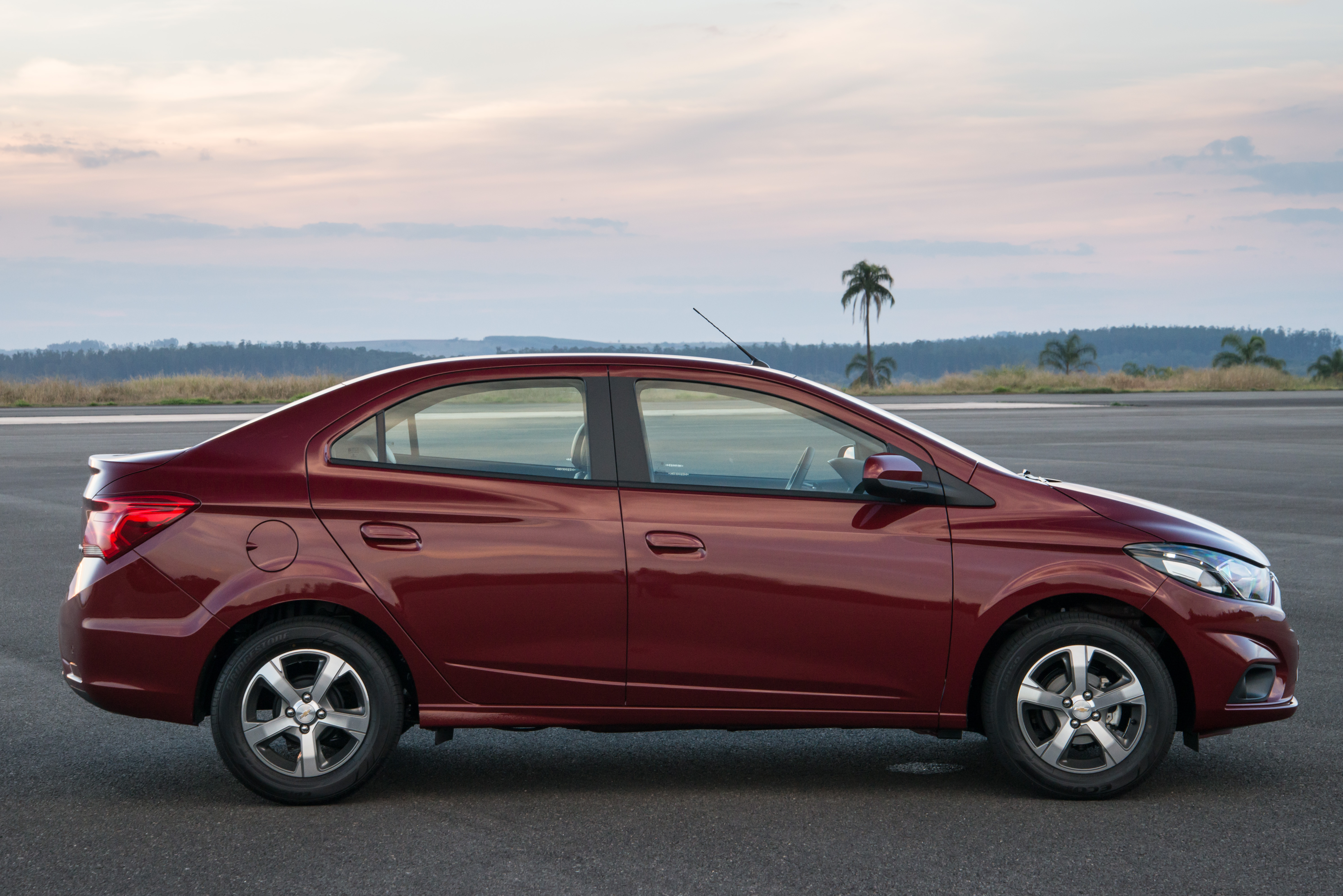 Chevrolet Onix 2017 parte de R$ 44.890; Prisma sai por R$ 53.690 - Autos  Segredos