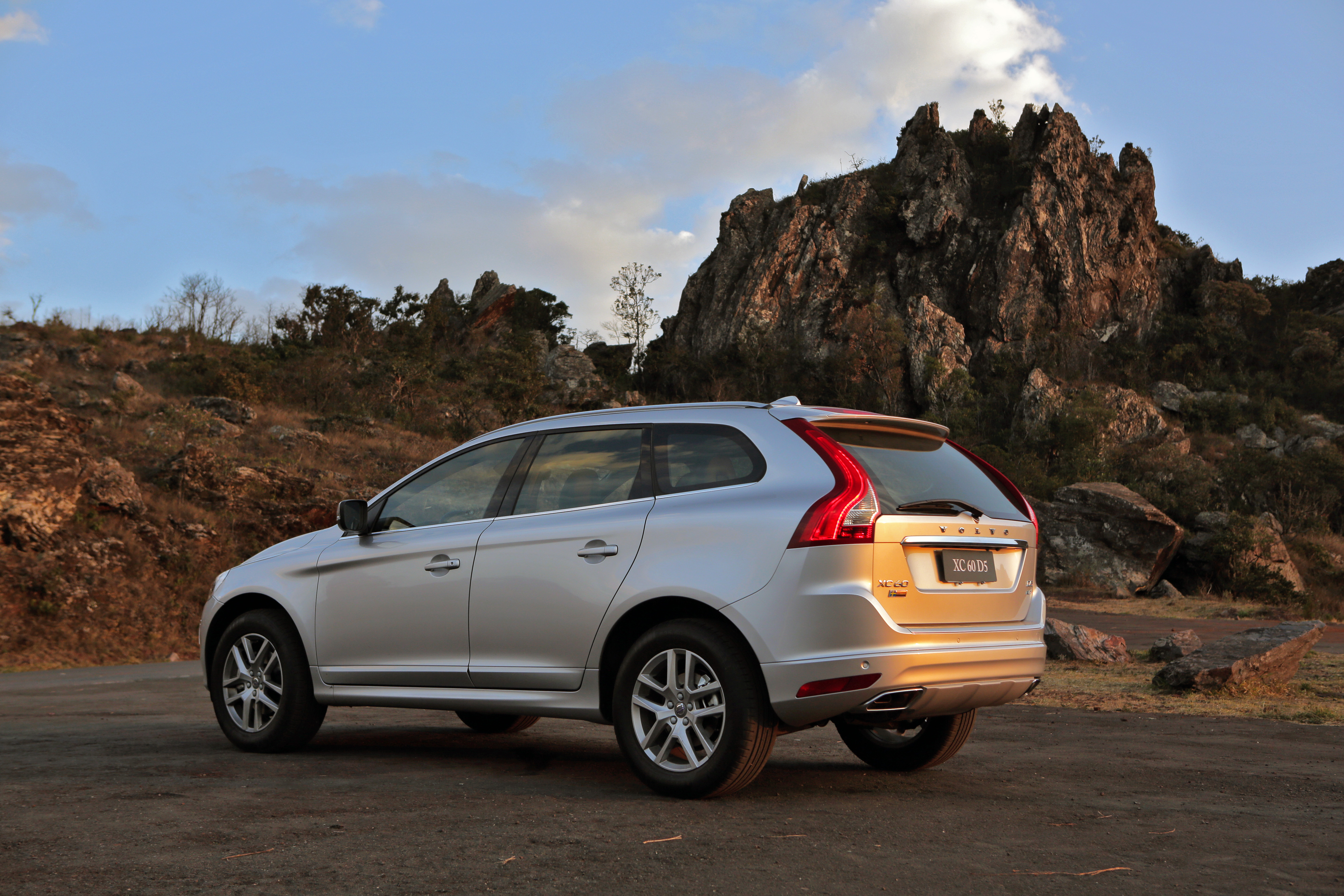  VolvoXC60D5.jpg        