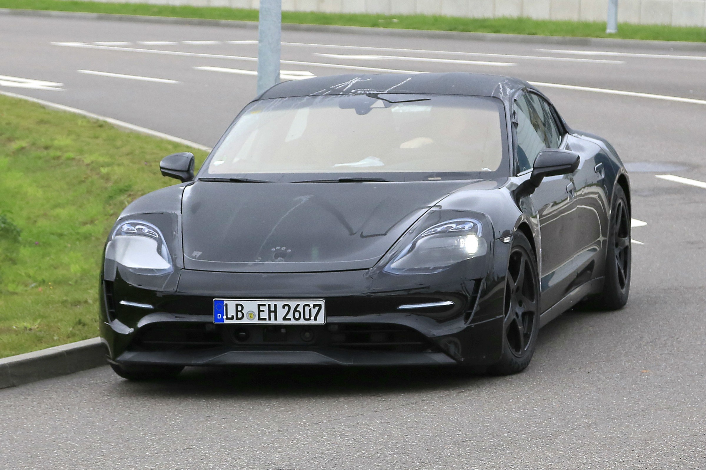 Porsche Mission E Flagra Segredo