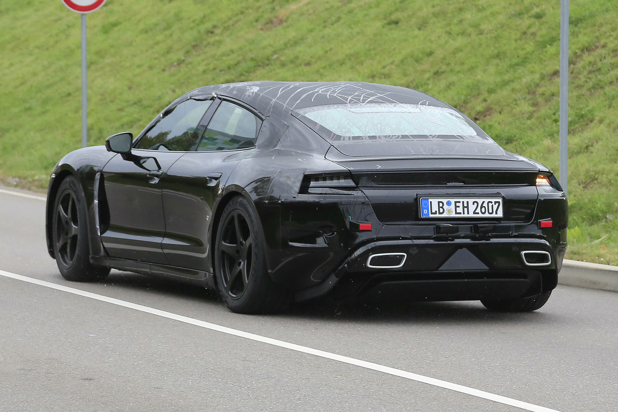 Porsche Mission E Flagra Segredo