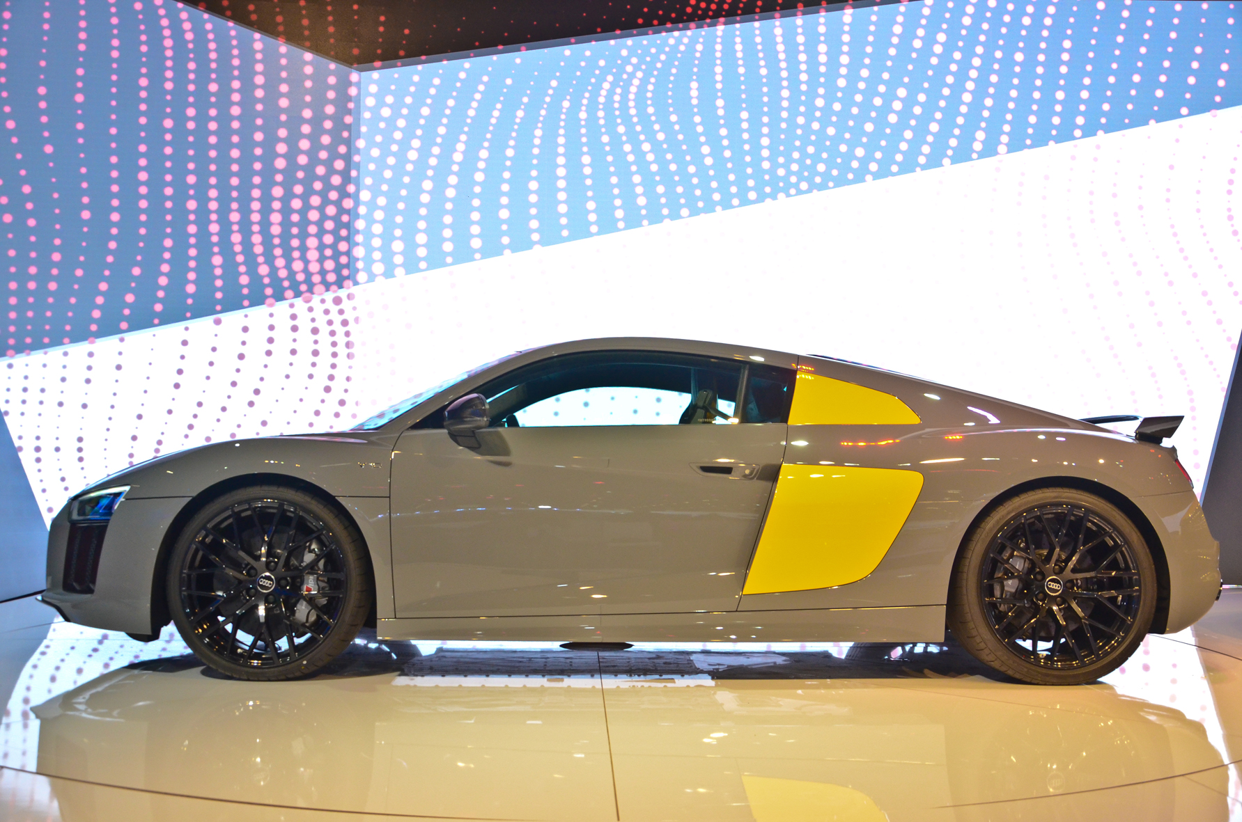  Audi R8 V10 Plus    