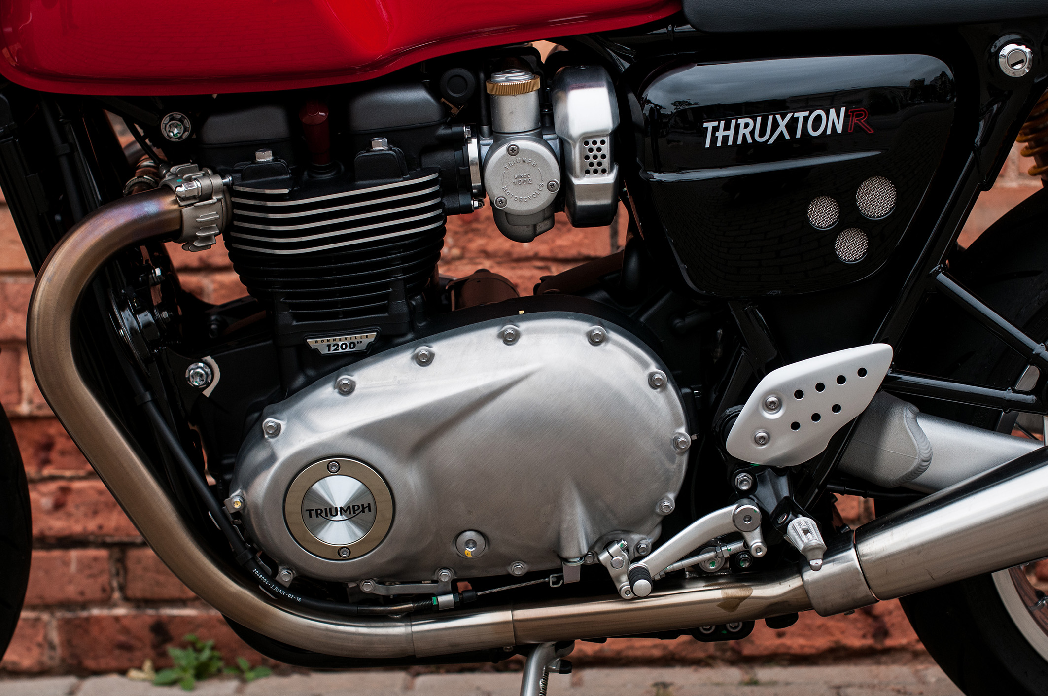 541mototeste_thruxton_r_1.jpg