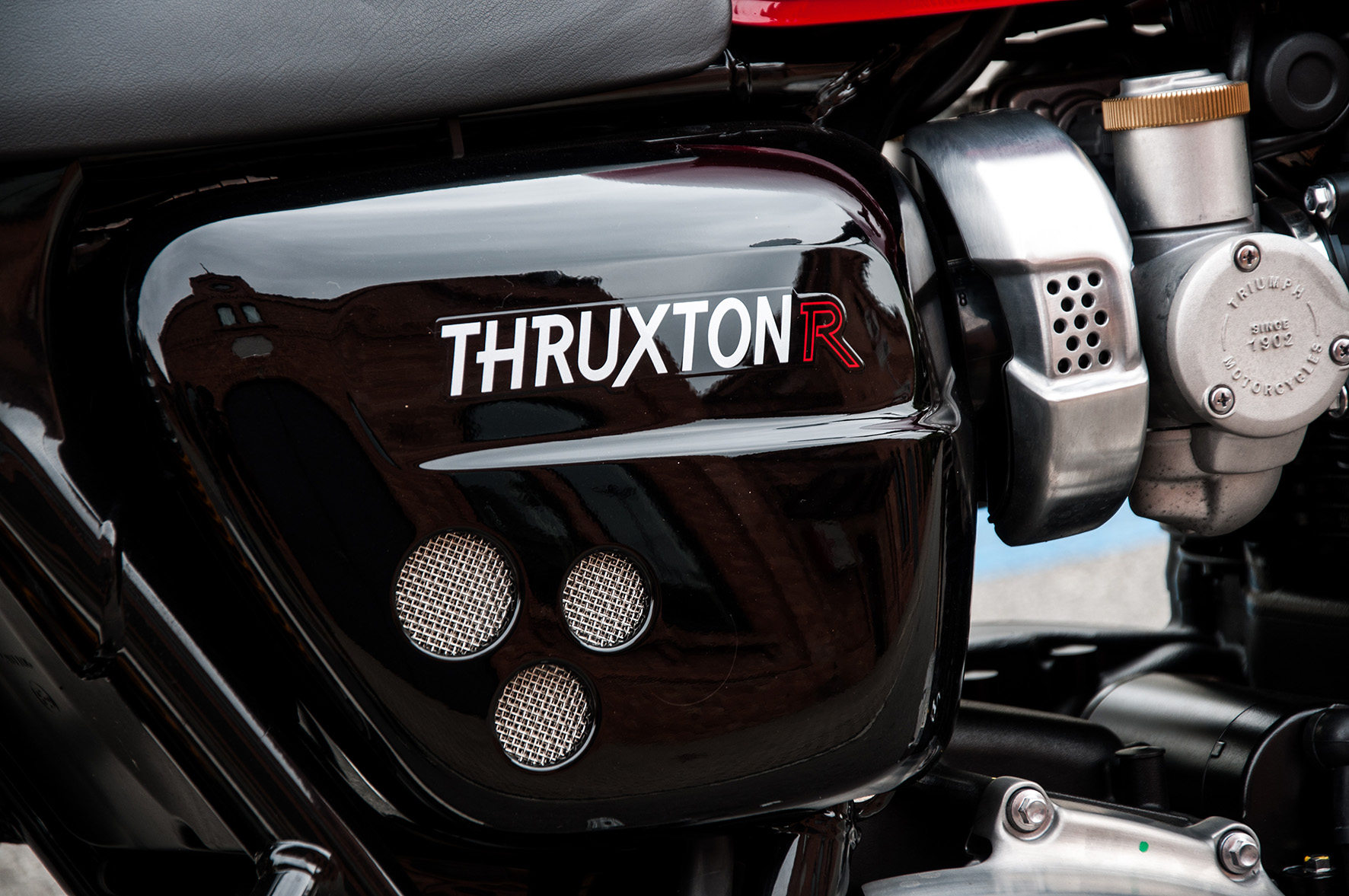 541mototeste_thruxton_r_1.jpg