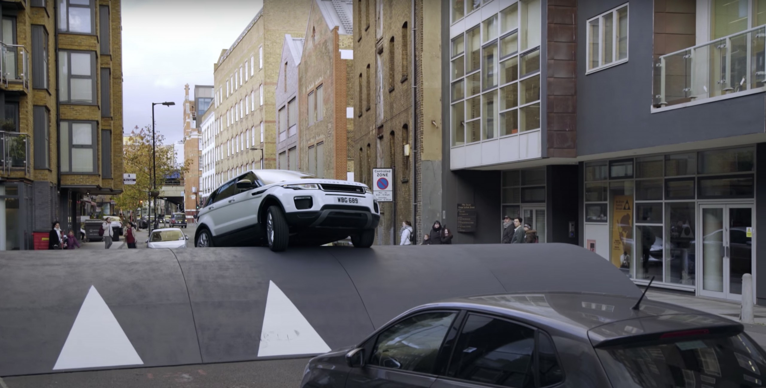 Range Rover Evoque lombada gigante comercial mentiras sobre manutenção do carro