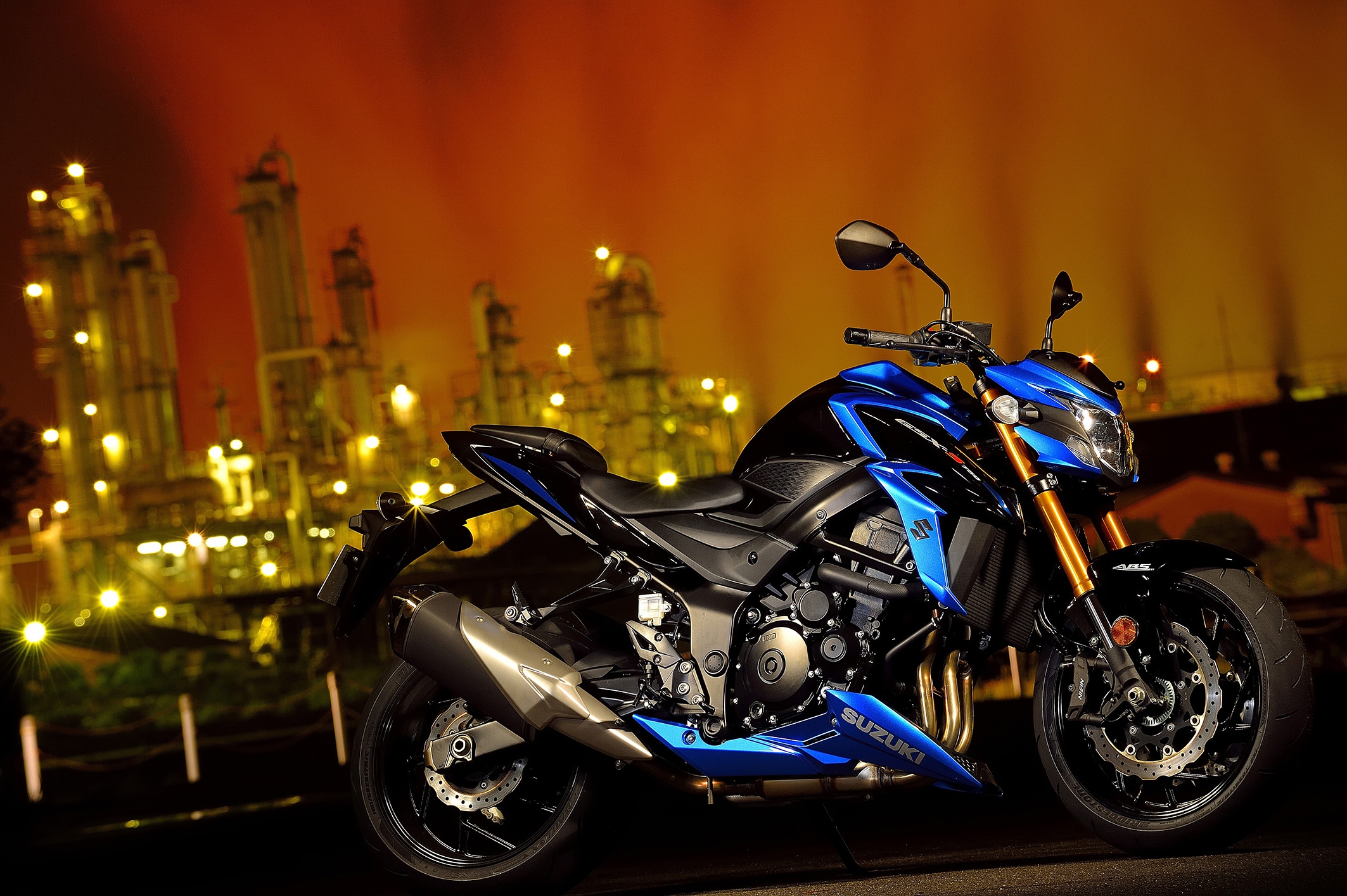Suzuki GSXS 750