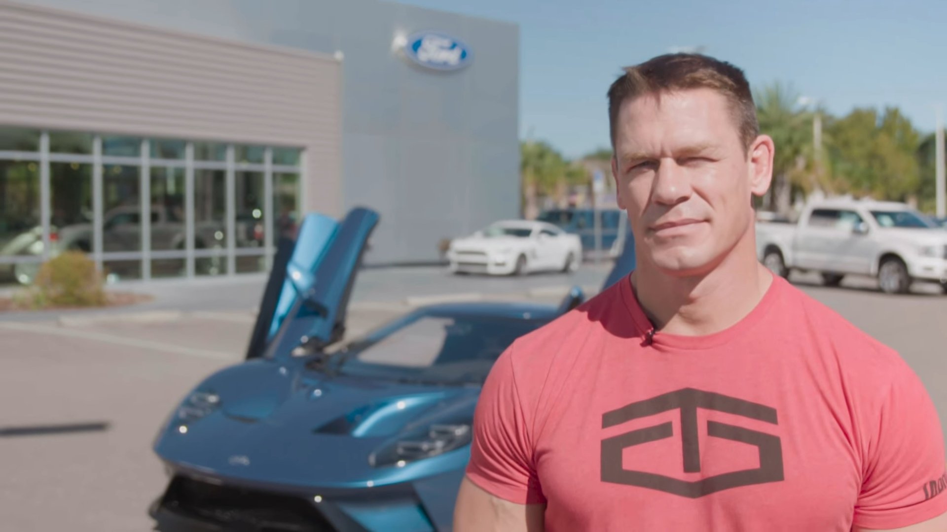 John Cena lutador vende Ford GT antes do prazo e é processado