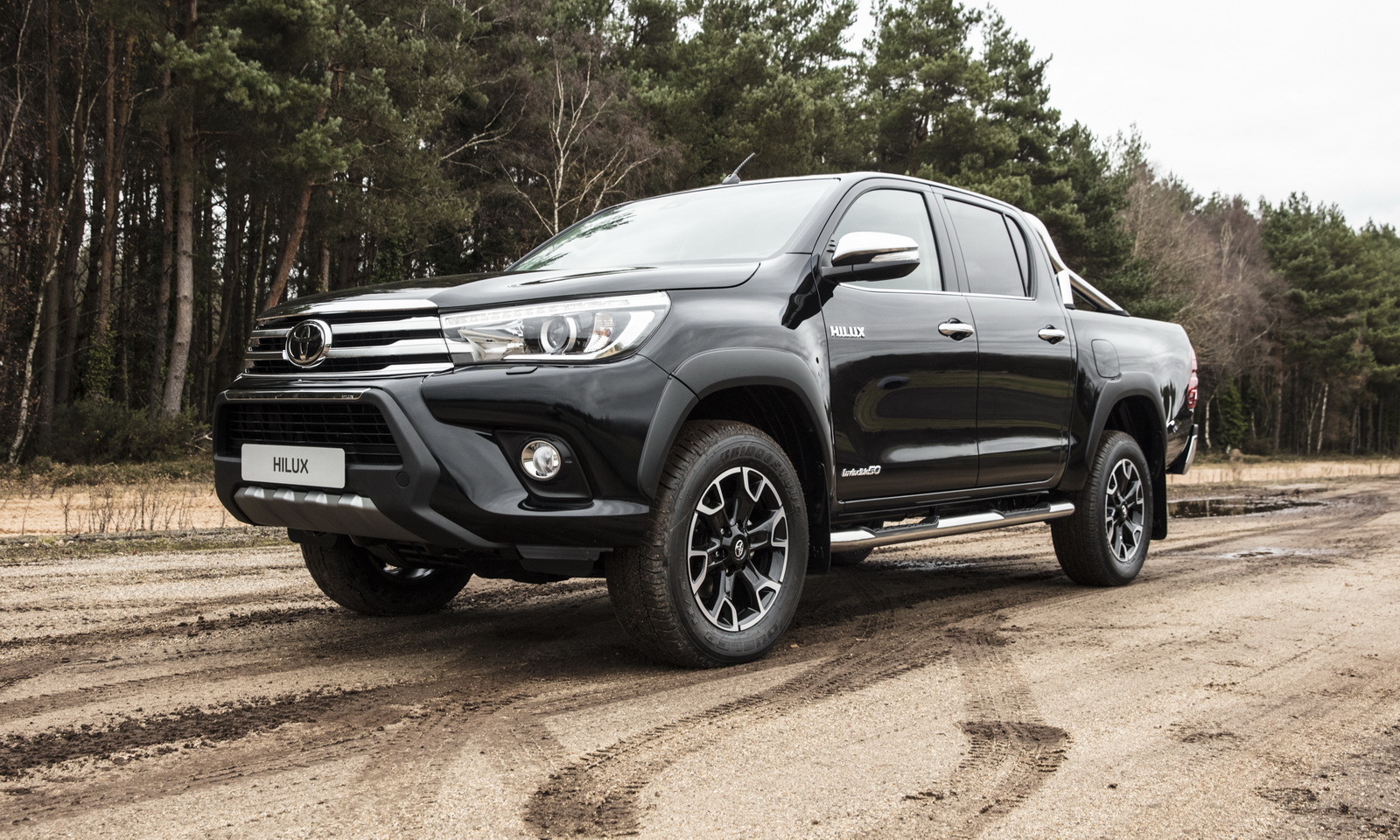 Toyota Hilux 'Invincible 50 Chrome'