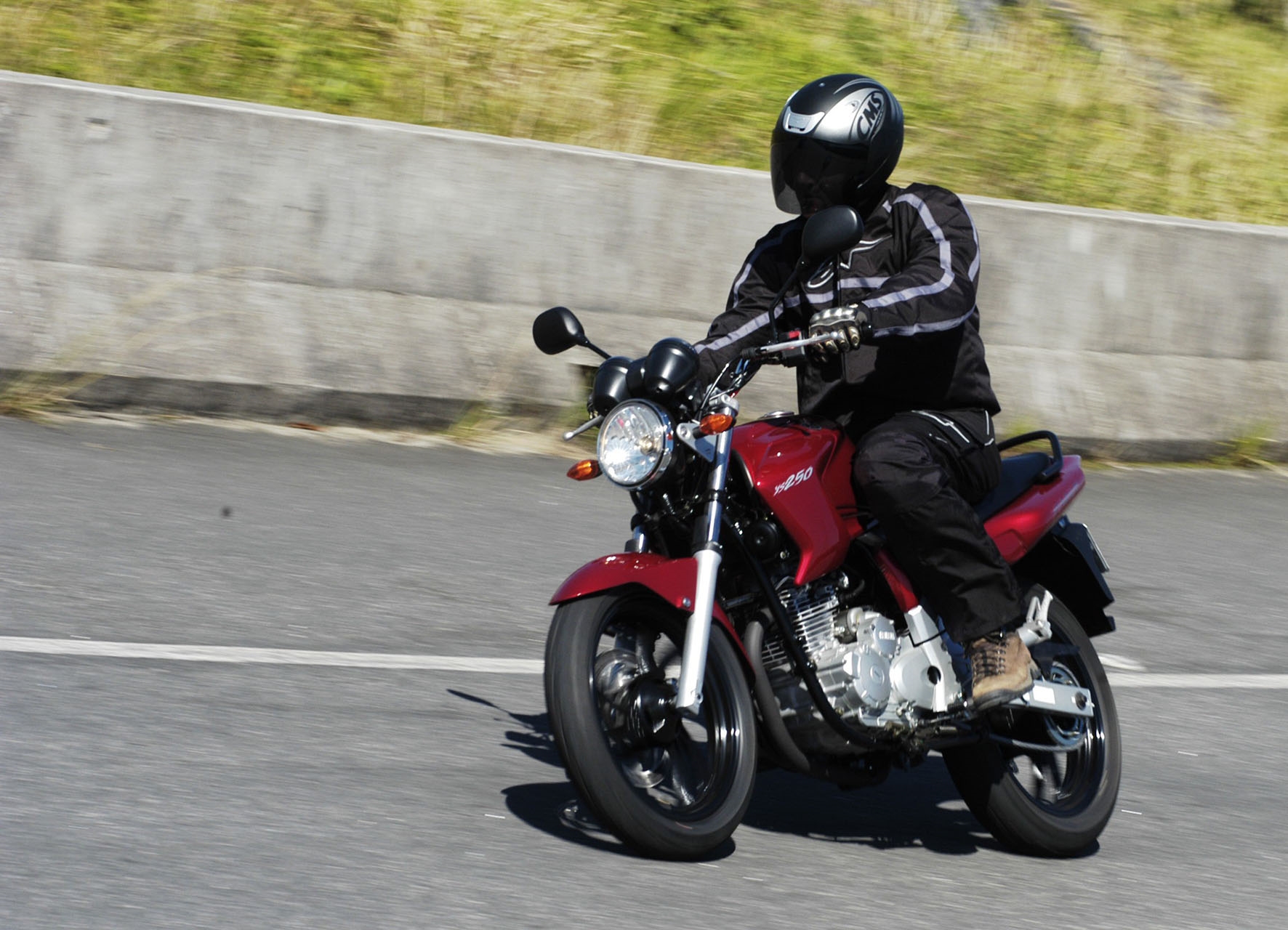 Na Fazer 2008, o destaque era o tanque com capacidade para quase 20 litros de gasolina