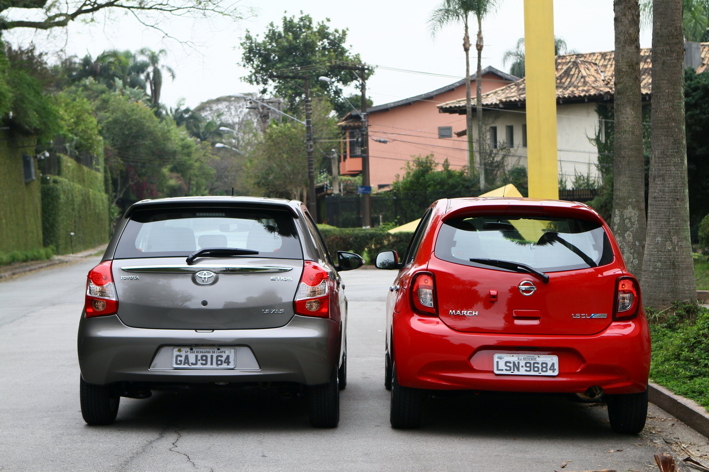  Comparativo Toyota Etios x Nissan March