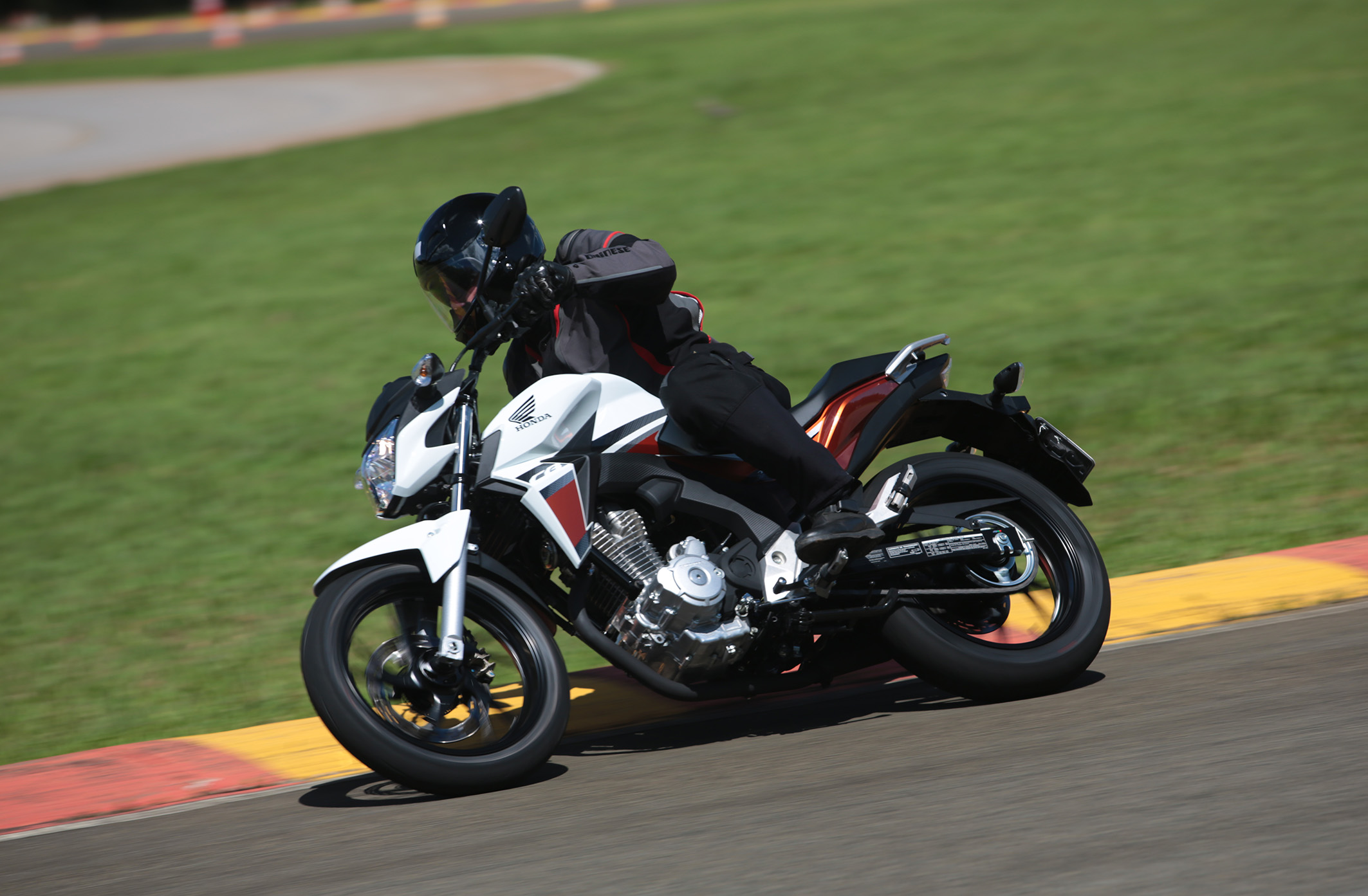 7_honda_cb_twister.jpg