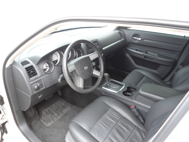 Dodge Charger 2008 em leilão