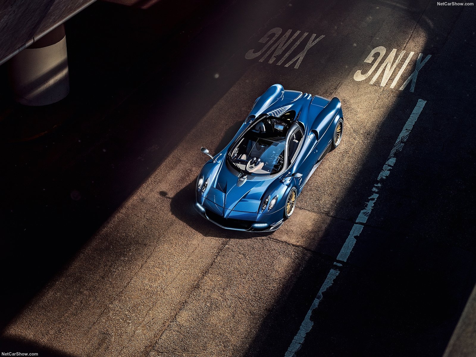  Pagani Huayra Roadster      