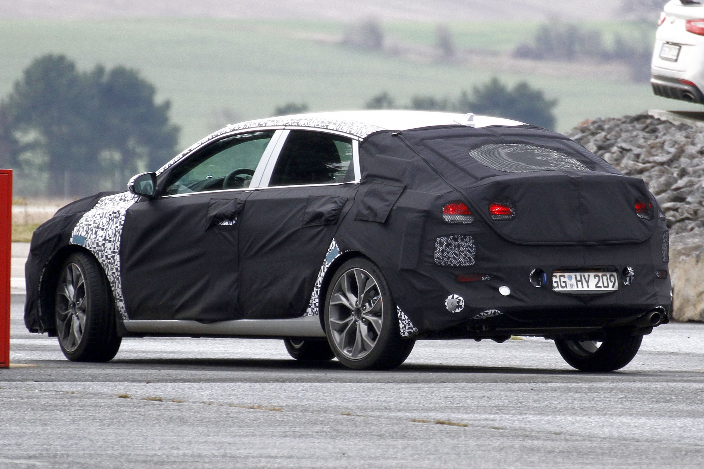 hyundai-i30-fastback-011-compressor.jpg