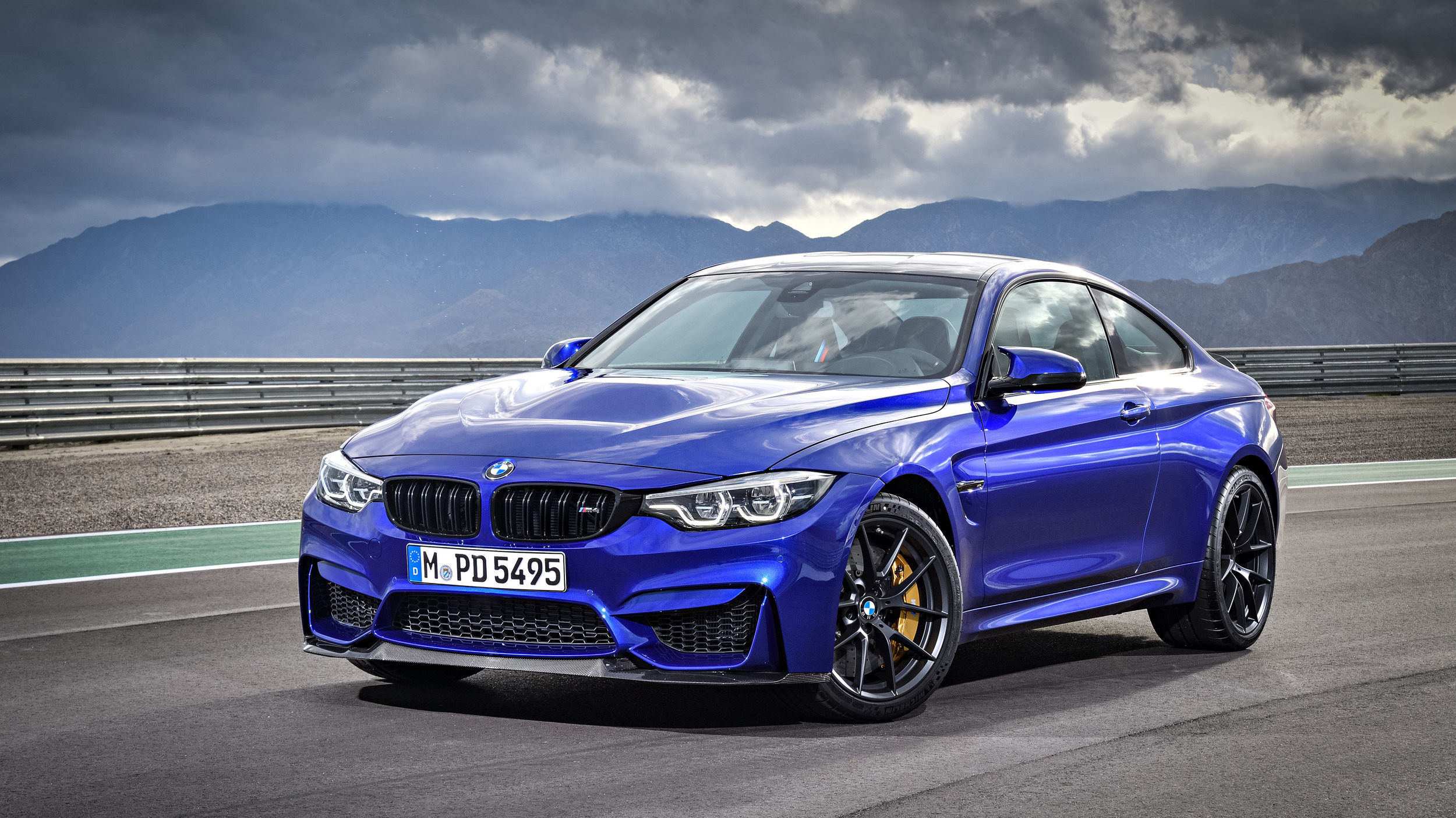  BMW M4 CS      