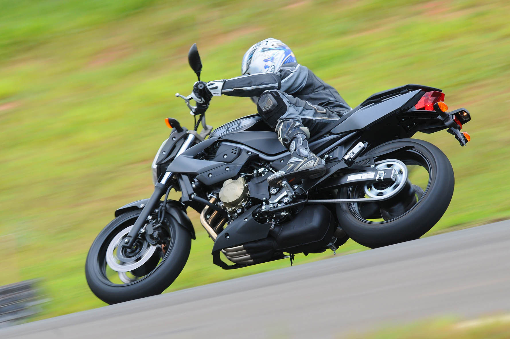 Yamaha XJ6 