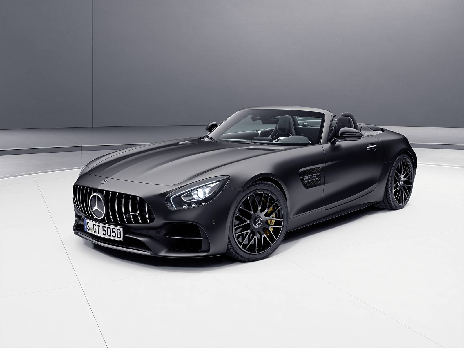  Mercedes-AMG GT C Roadster    