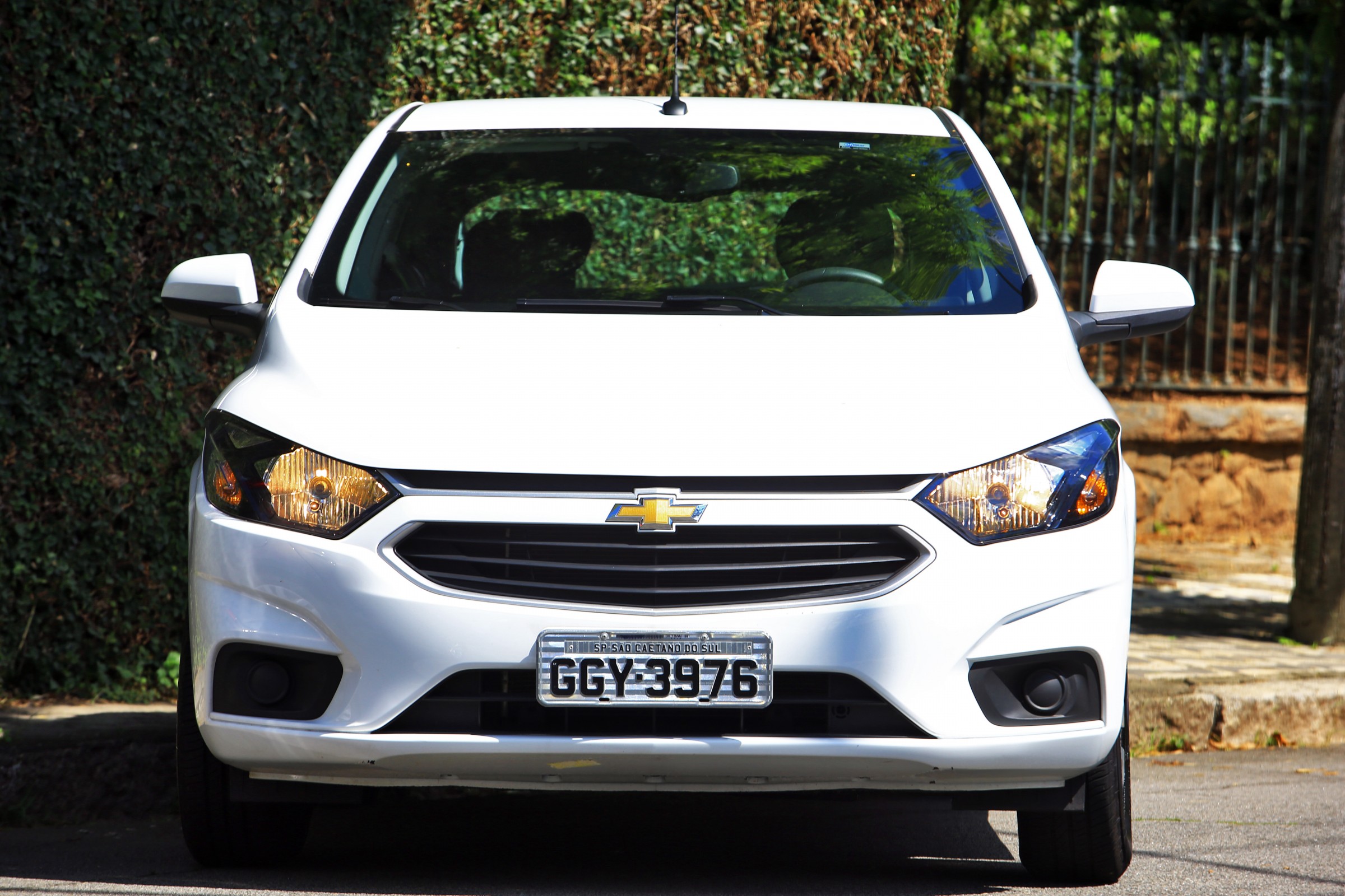 Comparativo Chevrolet Onix LT x Hyundai HB20 Comfort Plus