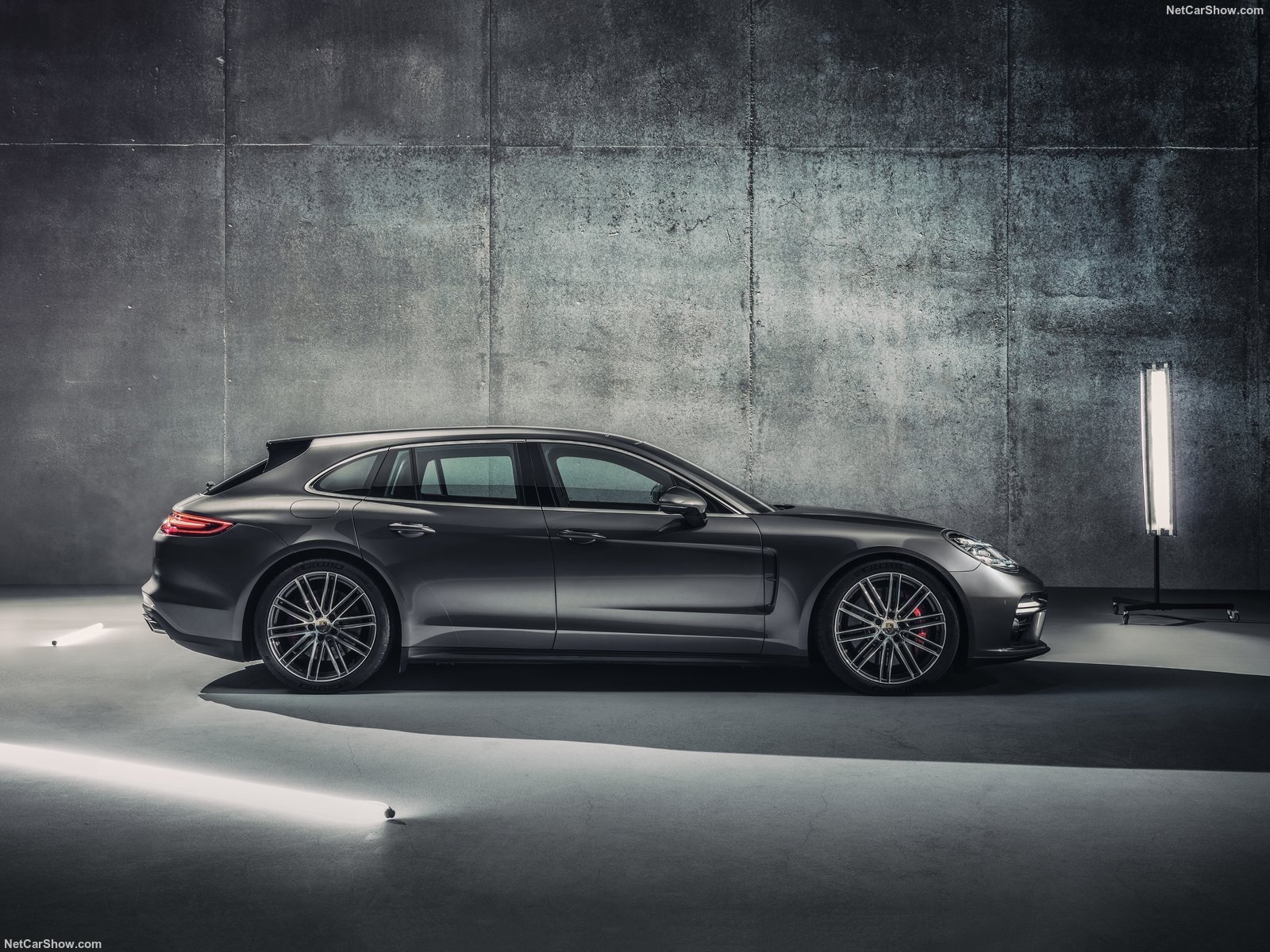  Porsche Panamera Sport Tursimo      