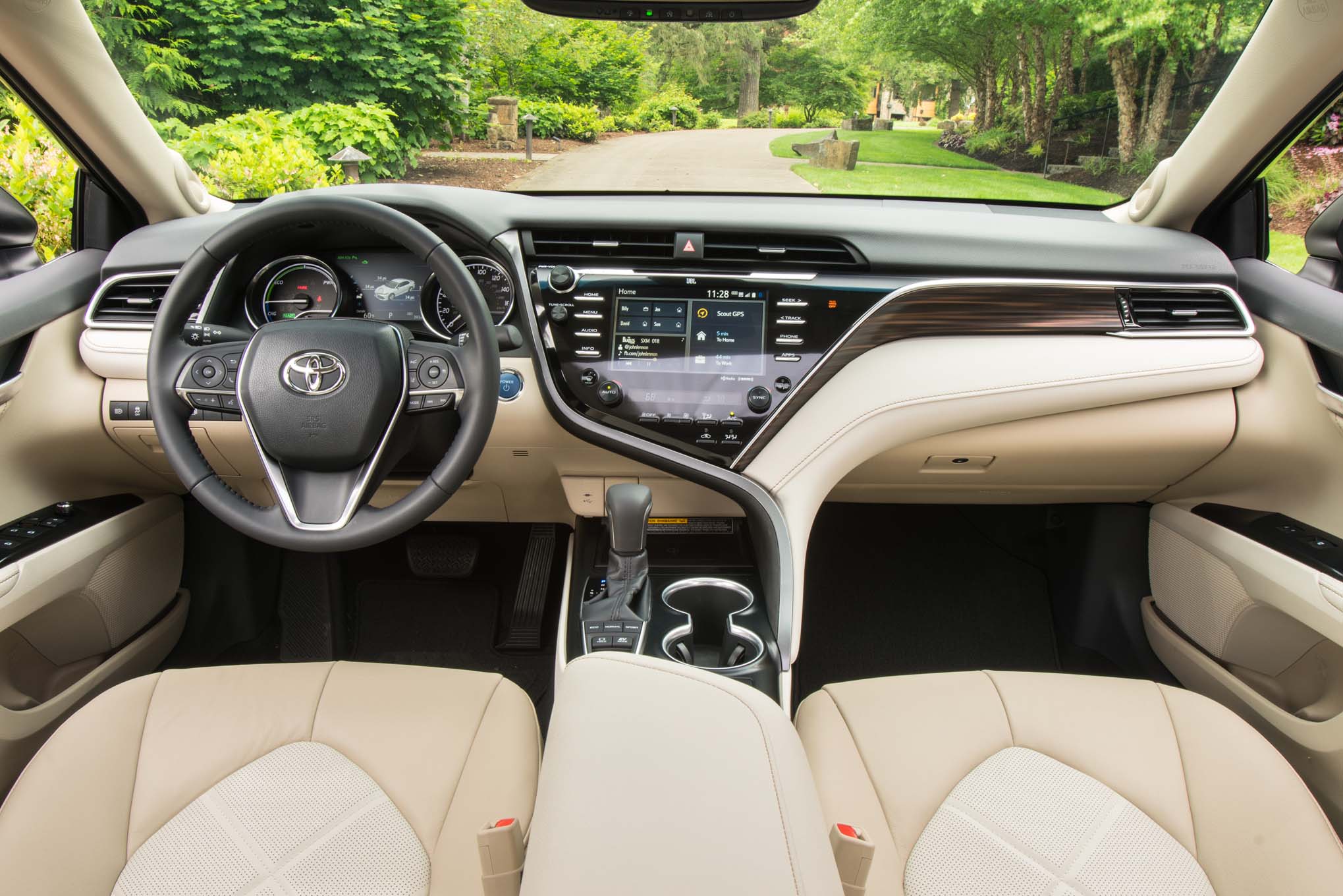 2018-toyota-camry-hybrid-xle-interior