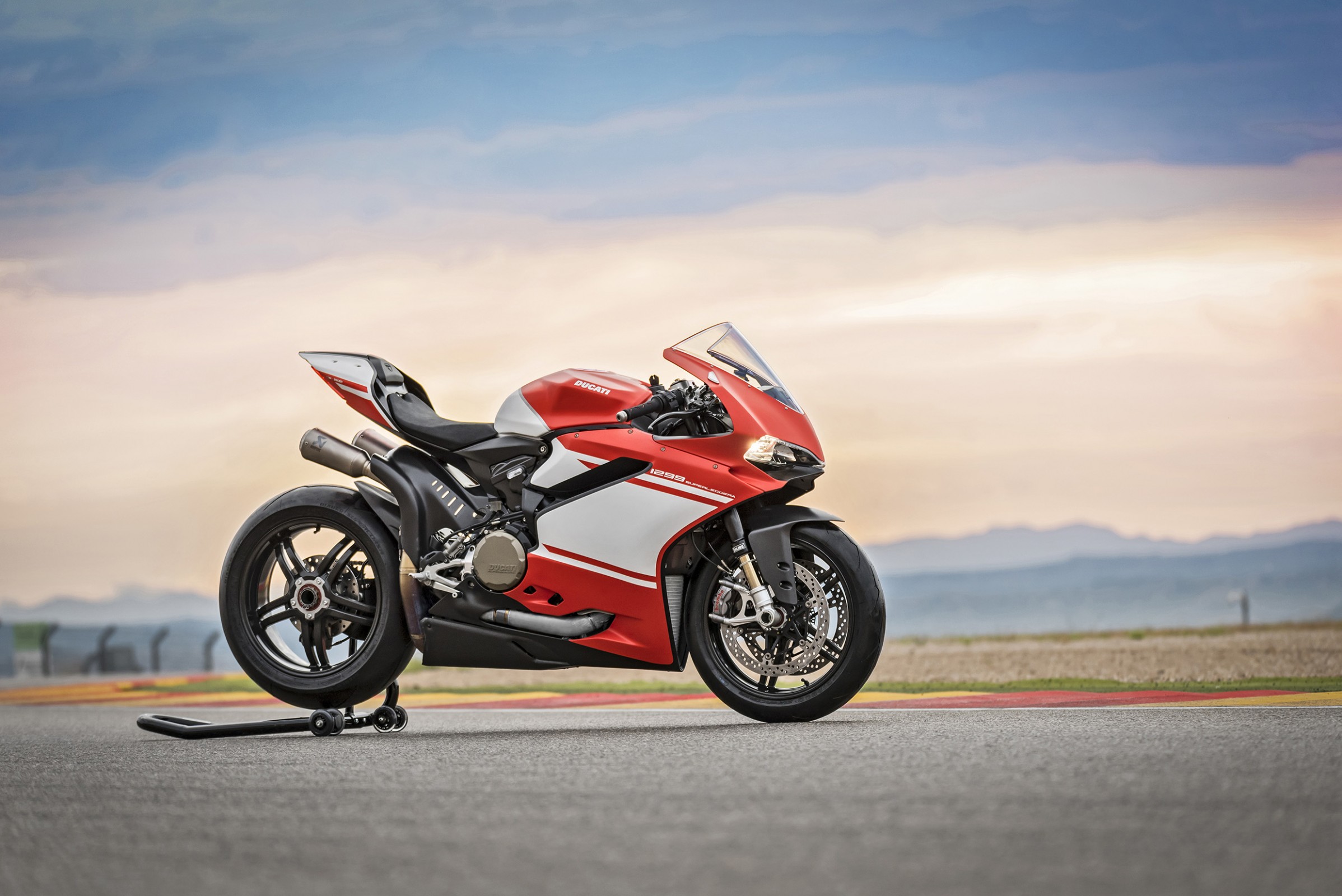  Ducati Superleggera                         