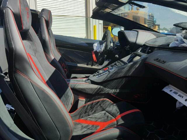 crashed lamborghini aventador sv roadster