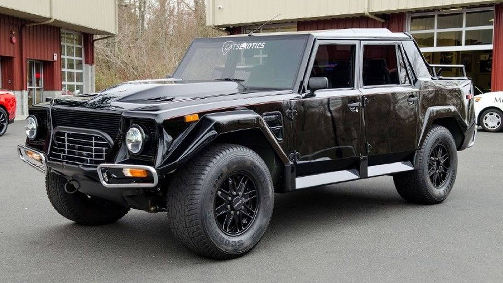 2-1990-lamborghini-lm002-for-sale_14.jpg