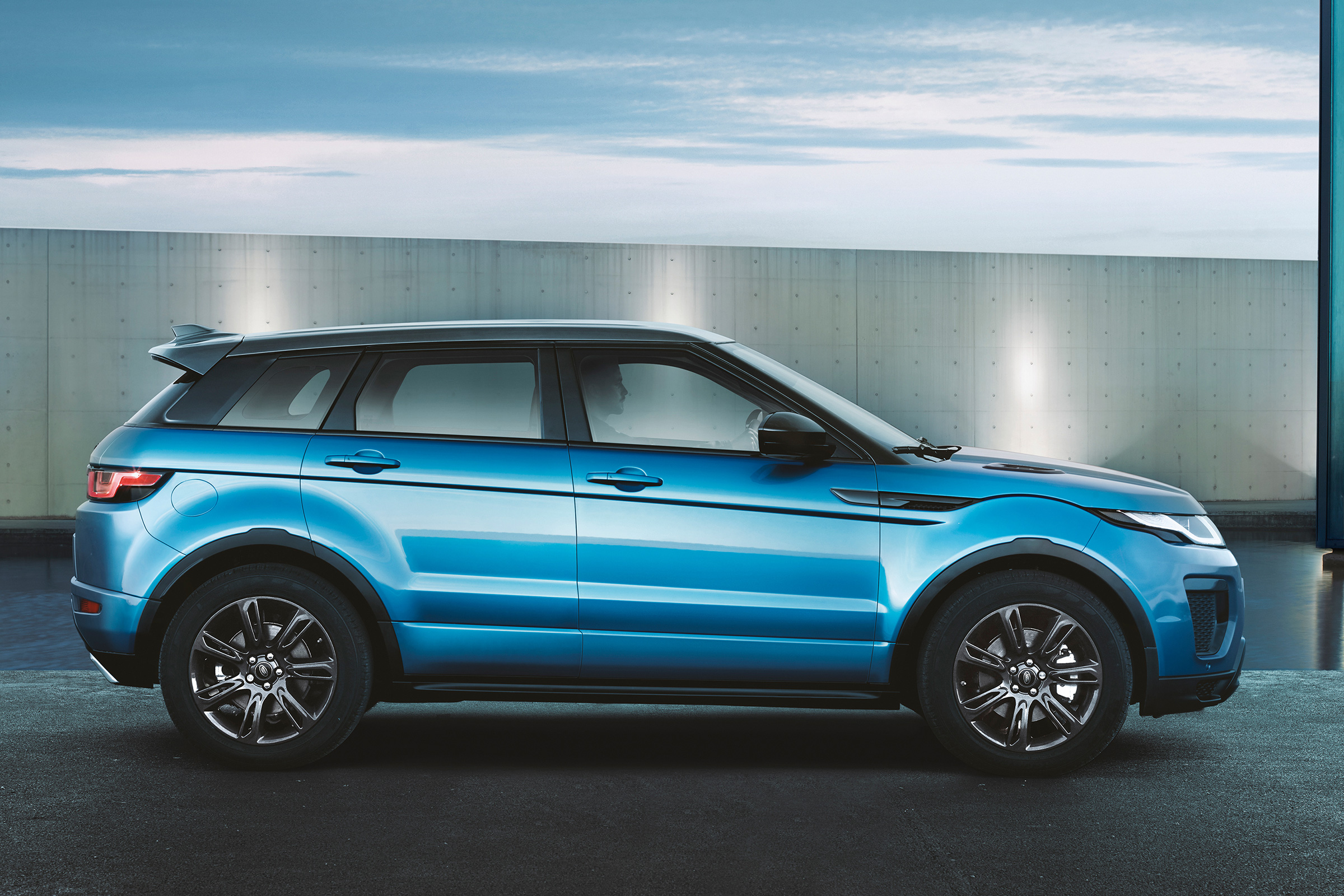 evoque landmark edition lateral