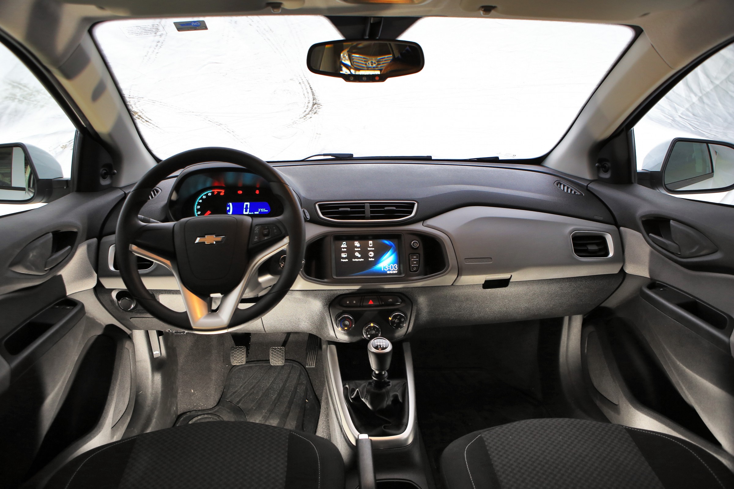 Comparativo Chevrolet Onix LT x Hyundai HB20 Comfort Plus