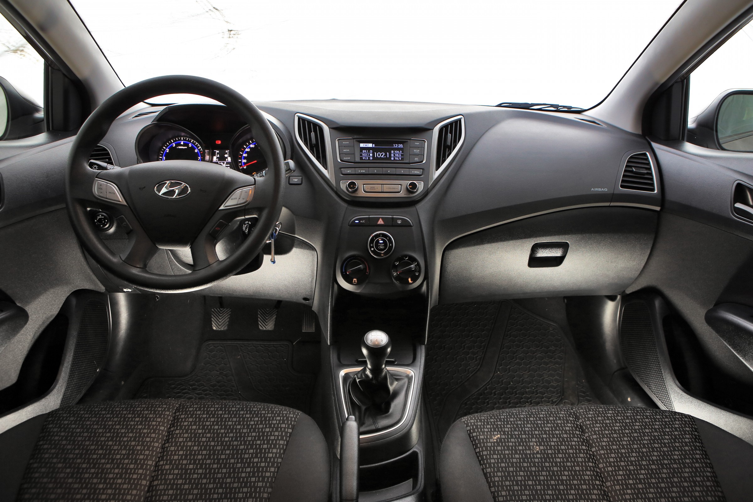 Comparativo Chevrolet Onix LT x Hyundai HB20 Comfort Plus