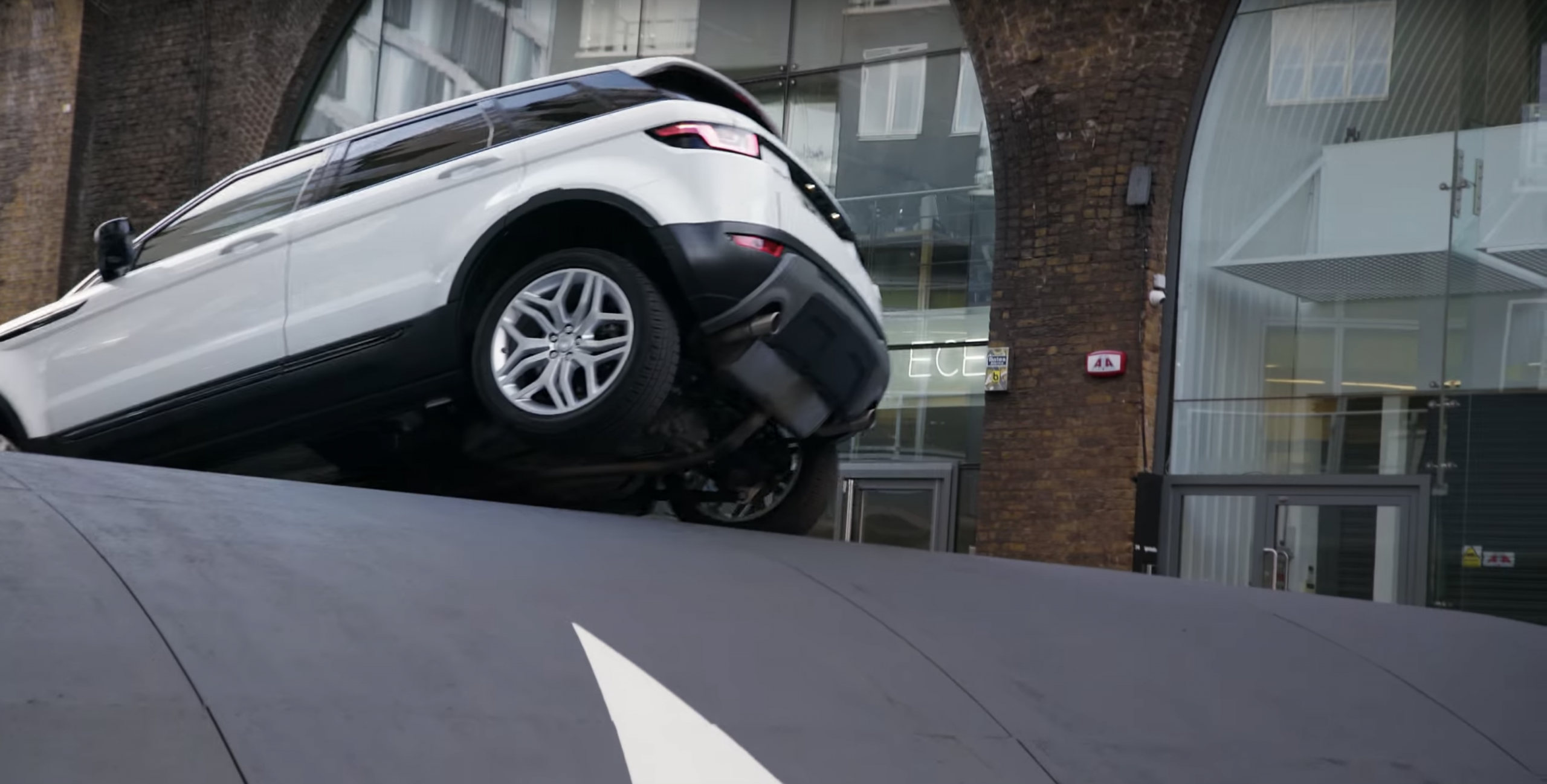 Range Rover Evoque lombada gigante comercial